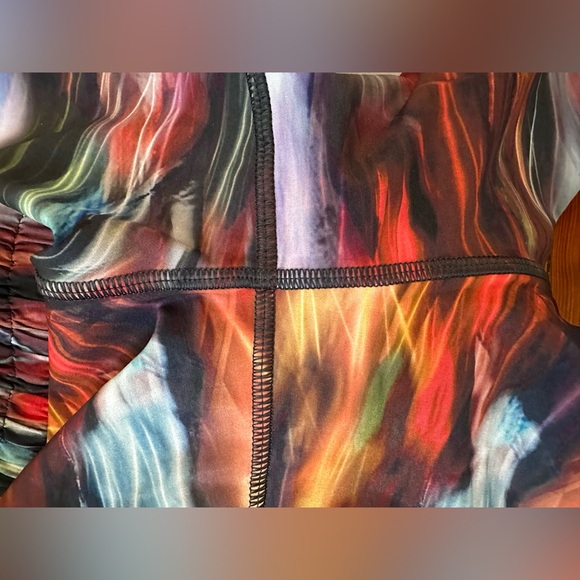 Lululemon Hotty Hot Short *High-Rise Long 4" Chroma Fusion Multi / Black Sz 4 - Picture 5 of 7